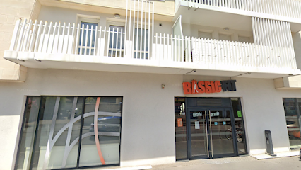 Foto de Basic-Fit Bordeaux Av de la Republique