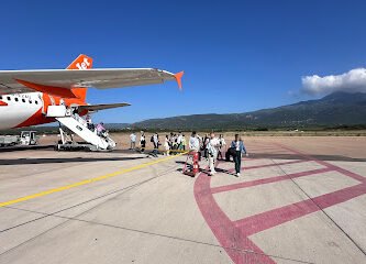 Foto de AVIS aeroporto Figari